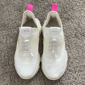 VGUC Steve Madden Myles White Sneaker Size 7.